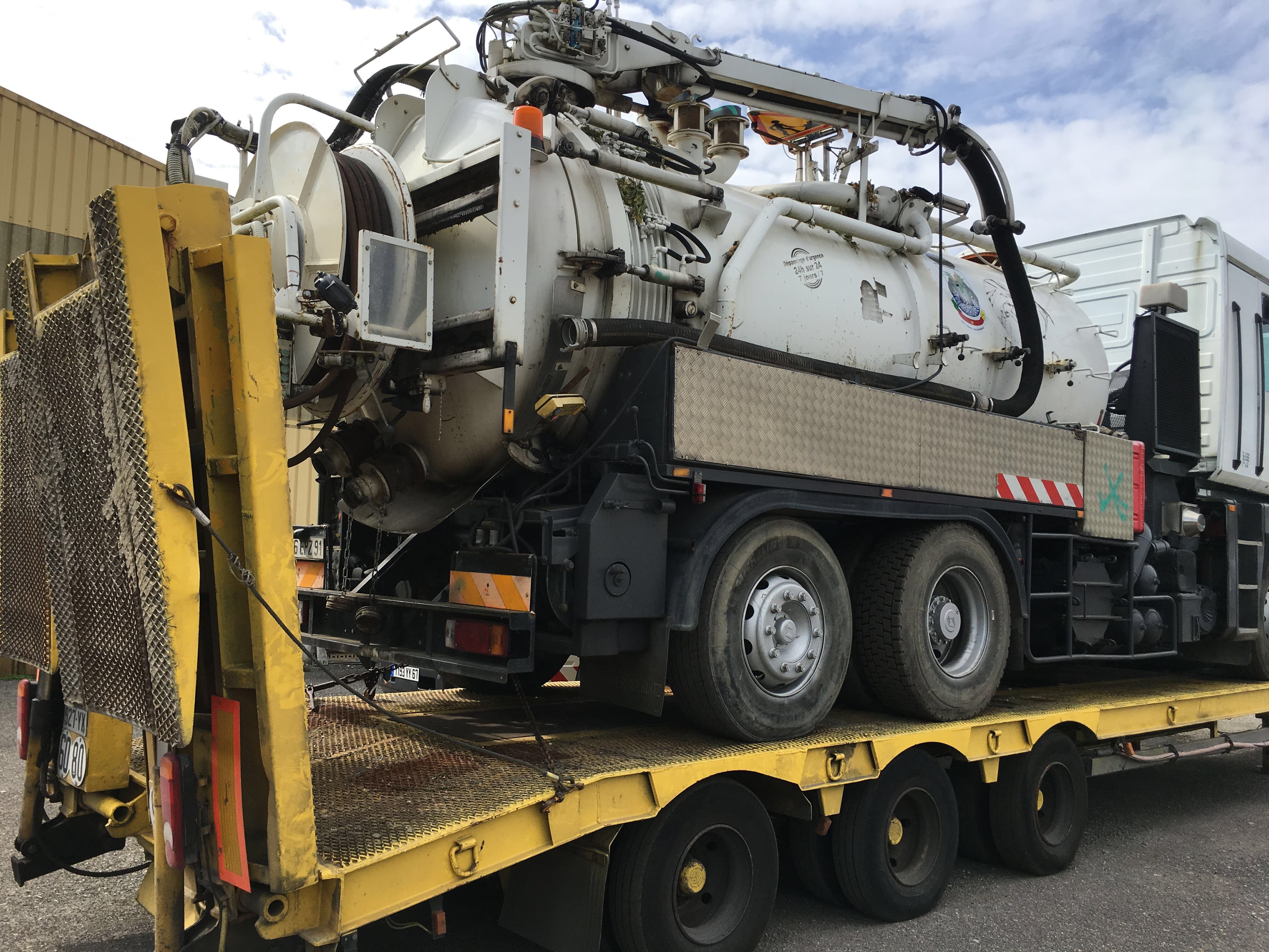 Partie arrière du camion hydrocureur